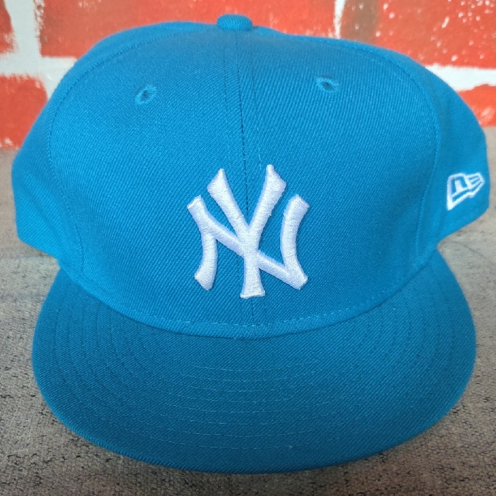 ⚾️ New Era New York YANKEES Teal Cap with White Emblem - 7 5/8" ⚾️